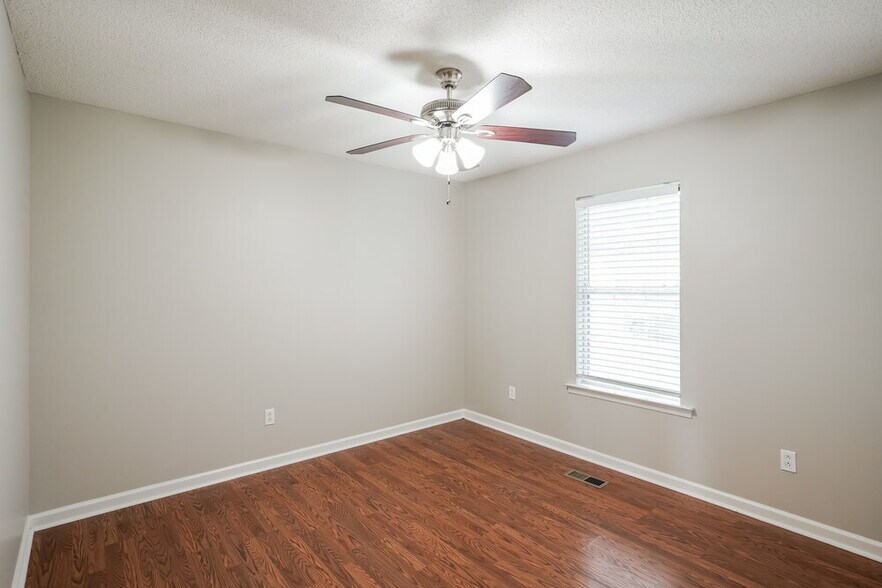 Building Photo - 2826 Henderson Ln