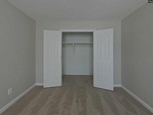 Building Photo - 337 Montclaire Ln