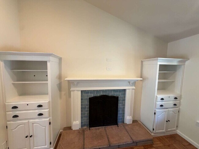 Building Photo - "Charming Walnut Creek Retreat: Spacious 4-Bedroom Home with Elegant Granite Kitchen, Cozy Firepl...