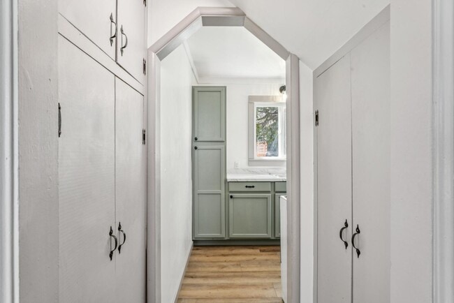 Building Photo - 28880 Cedar Dr