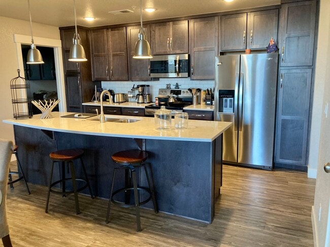 Building Photo - Spacious 3-Bed, 2-Bath Condo in the Desirable Rigden Farm Area