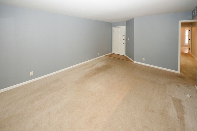 Building Photo - Secluded Community Near The Perimeter Mall