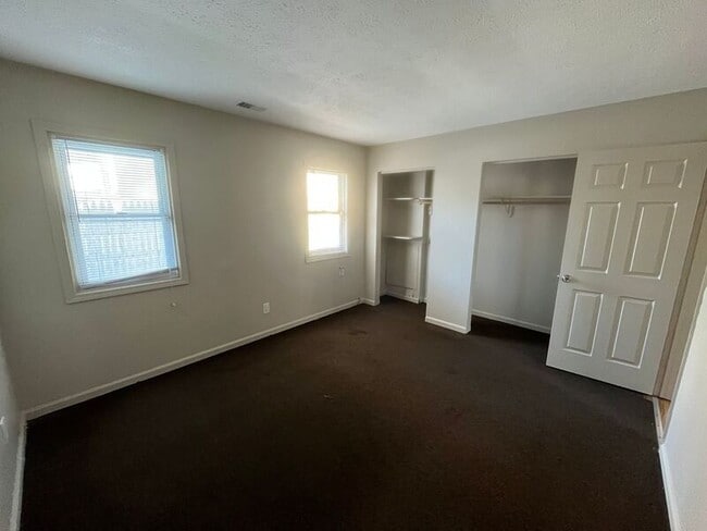 Building Photo - 107 Peck St