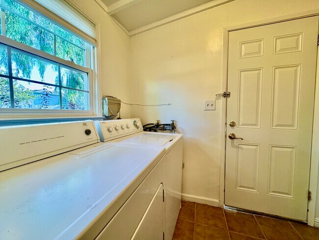 Building Photo - 228 S Rengstorff Ave