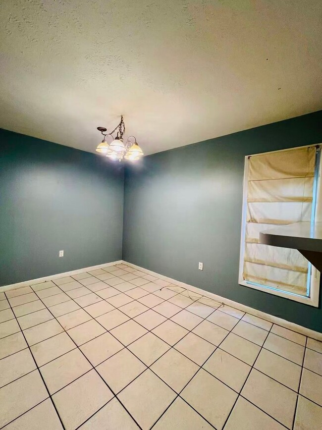 Building Photo - Nice 2bed and 1.5 bath townhouse near USF