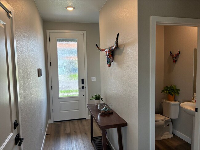 Building Photo - Beautiful 3 Bedroom, 3 Bathroom New Built ...