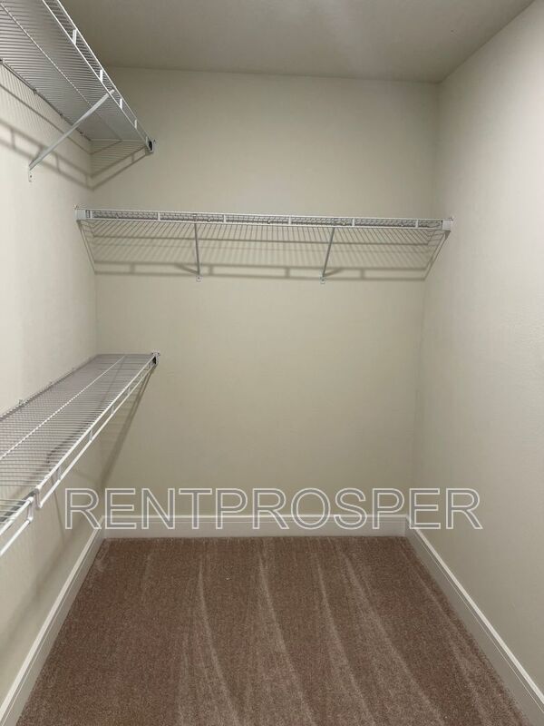 Building Photo - 5100 Chickadee St