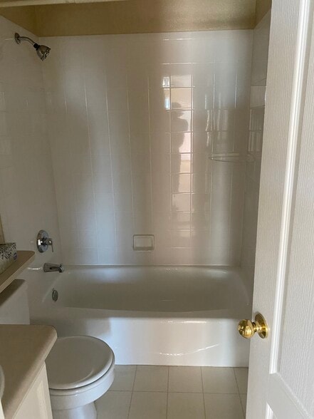 bathroom - 1648 S Cole St