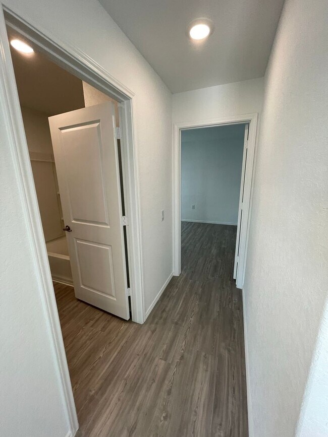 Building Photo - For Rent: Modern 3 Bed | 2 Bath | 2-Car Garage Home in Mission del Lago Community
