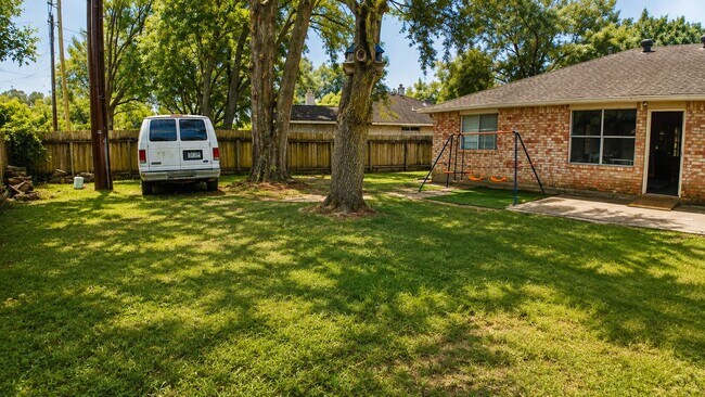 Building Photo - 13624 Sableglen Dr