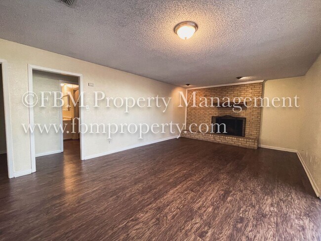 Building Photo - 202 N 23 1/2 St
