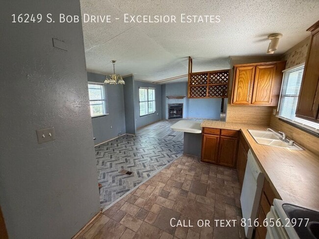 Building Photo - 16249 Bob Dr