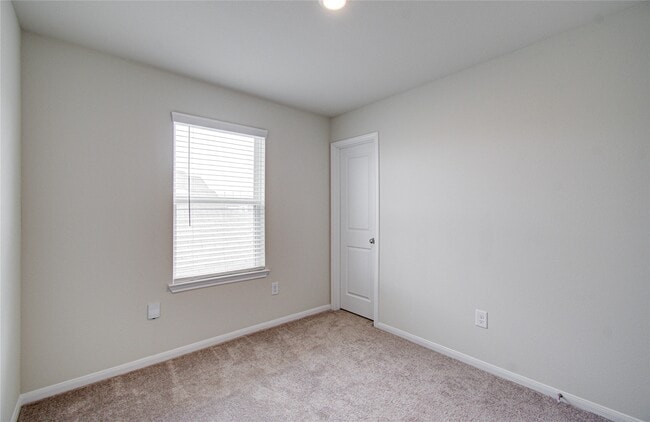 Building Photo - 6315 Lakeview Haven Dr