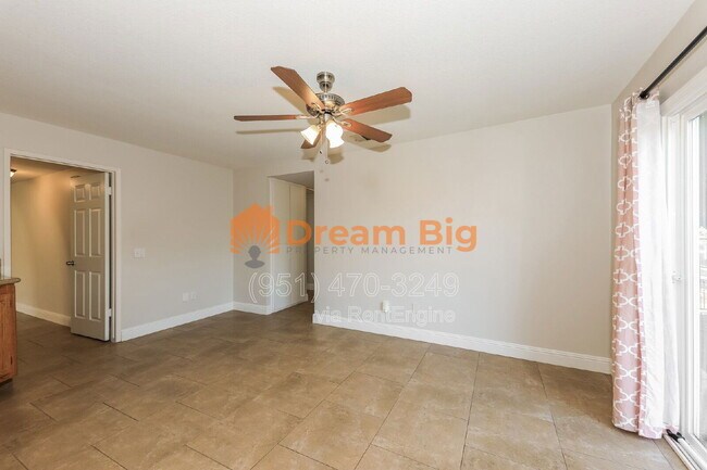 Building Photo - 2877 Sandberg St