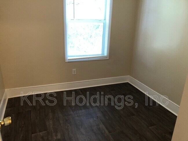 Building Photo - 1032 37th St