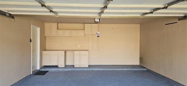 Building Photo - 3103 Barkers Crossing Ave