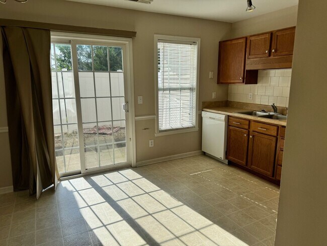 Building Photo - Charming 2-Bedroom, 2-Bath Townhouse in Winston-Salem