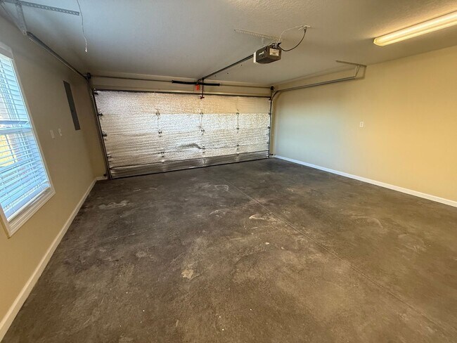 Building Photo - Great Home in Convenient Halls Location