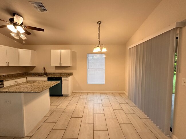 Building Photo - 1800 Coral Point Dr