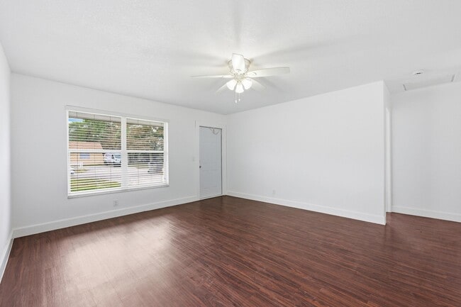 Building Photo - 3847 Roan Ct E