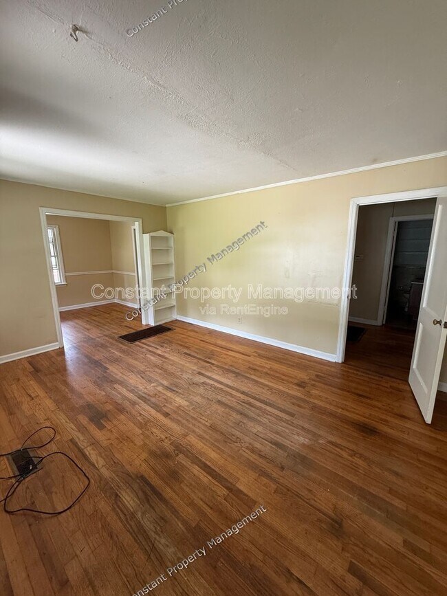 Building Photo - 3069 Somerset Dr