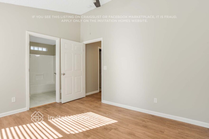 Building Photo - 4920 Aventura Blvd