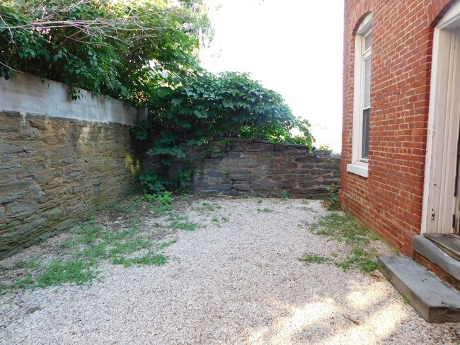 Building Photo - 309 7th St