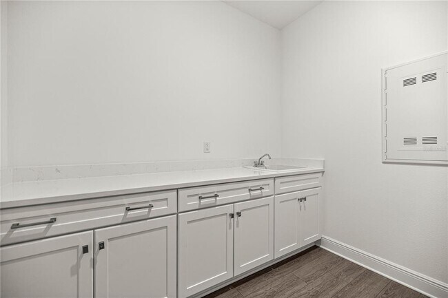 Building Photo - 5711 SW 78th Ave Rd