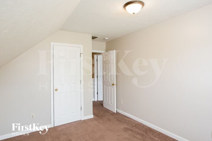Building Photo - 7843 Stratfield Dr