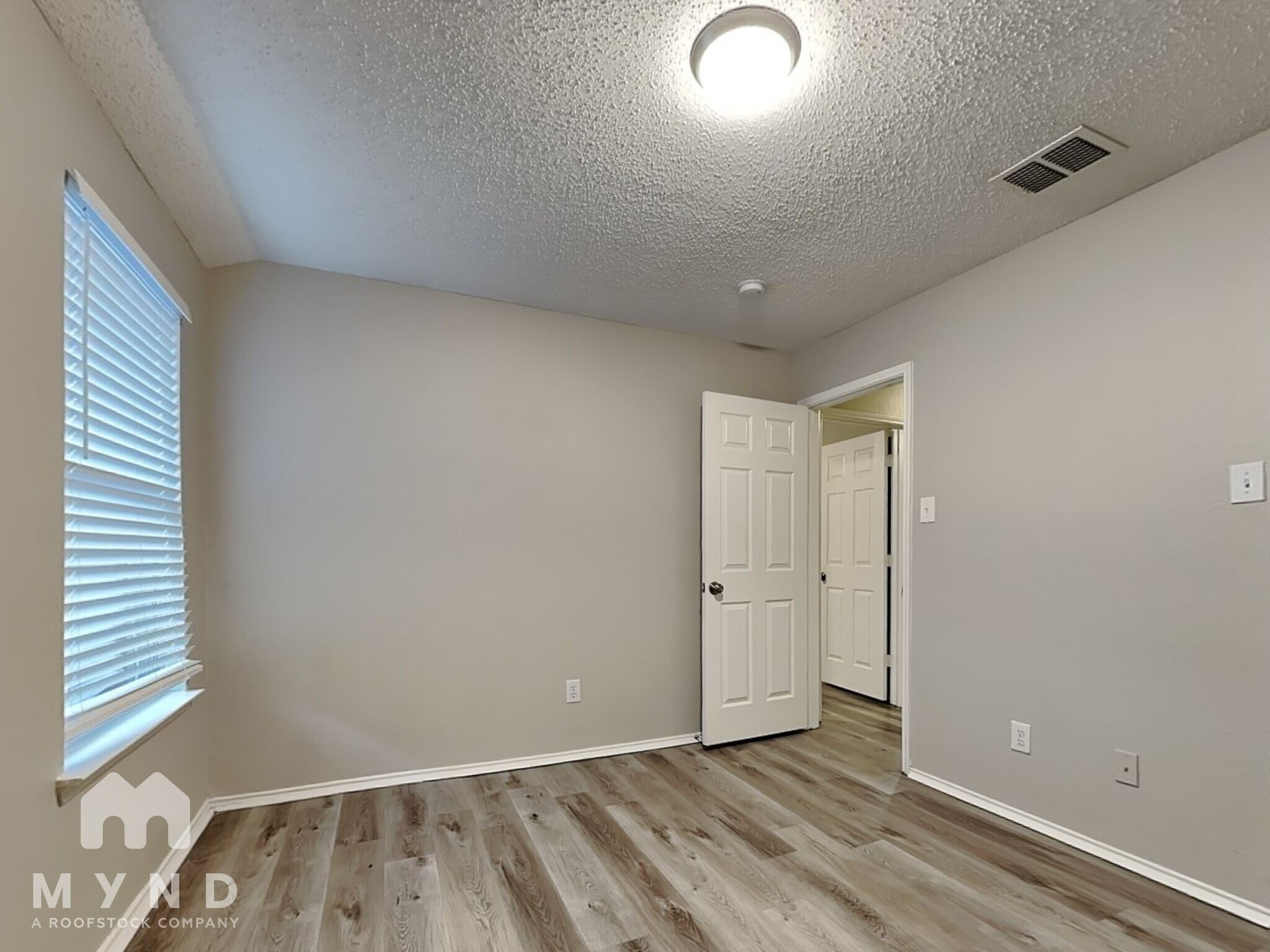 Building Photo - 1122 Buckingham Dr