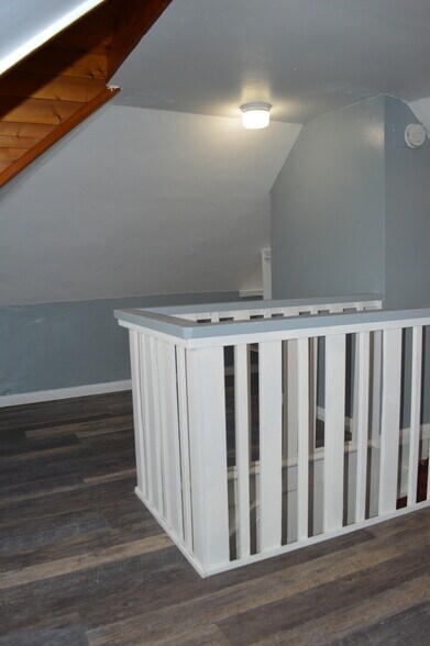 Building Photo - 430 S Holladay Dr