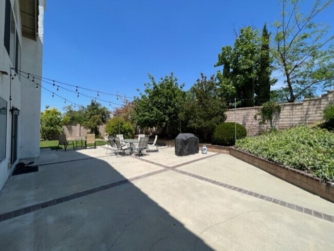 Building Photo - 6752 Carobwood Way