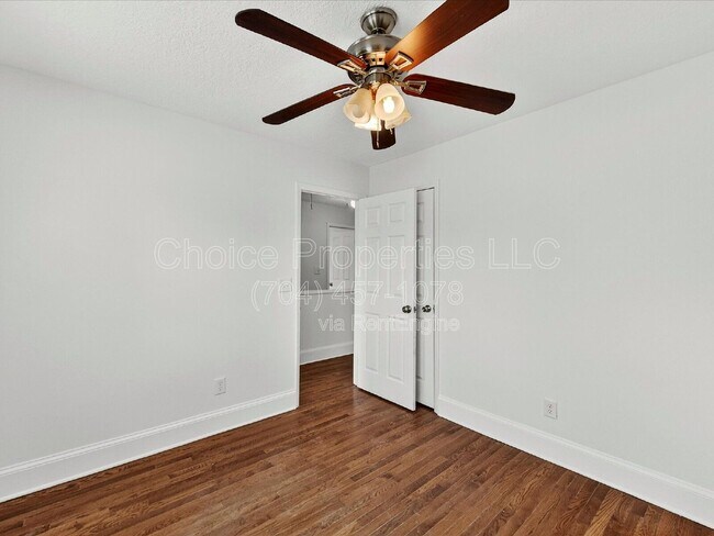 Building Photo - 8413 Red Setter Ln