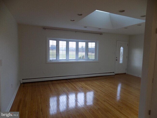 Building Photo - 3168 Middle Creek Rd