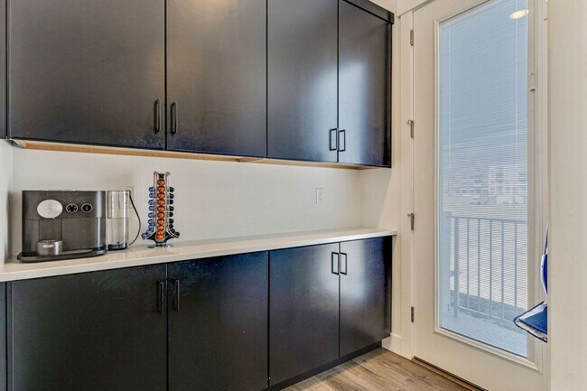 Building Photo - Beautiful Townhome in Daybreak