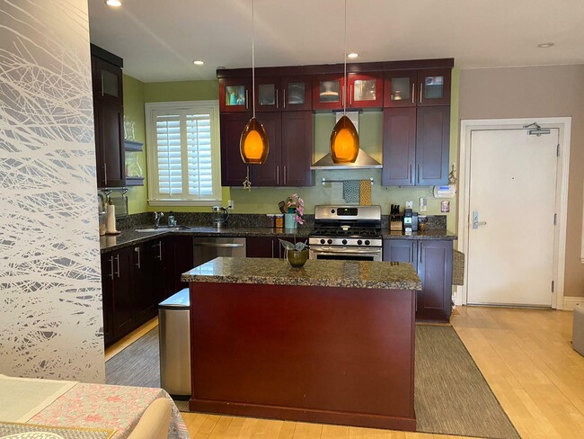 Building Photo - 525 Gough St