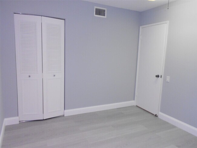 Building Photo - 2602 Nassau Bend