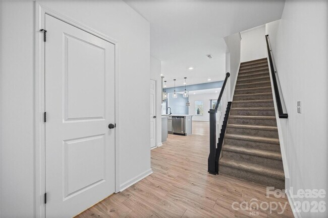 Building Photo - 512 Station St