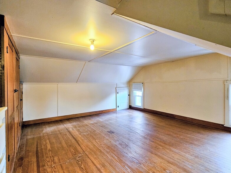 Building Photo - 534 Walnut St