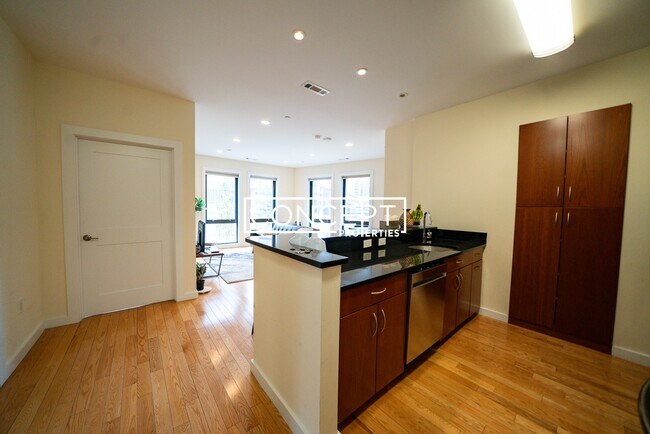 Building Photo - 9 Miner St