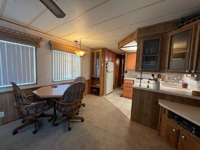 Building Photo - SHORT TERM FOOTHILLS RETREAT!