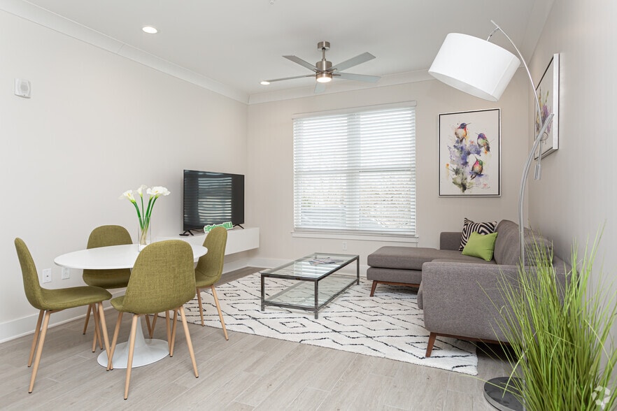 2 BR, 2 BA - 1037 SF - Parkway Apartments