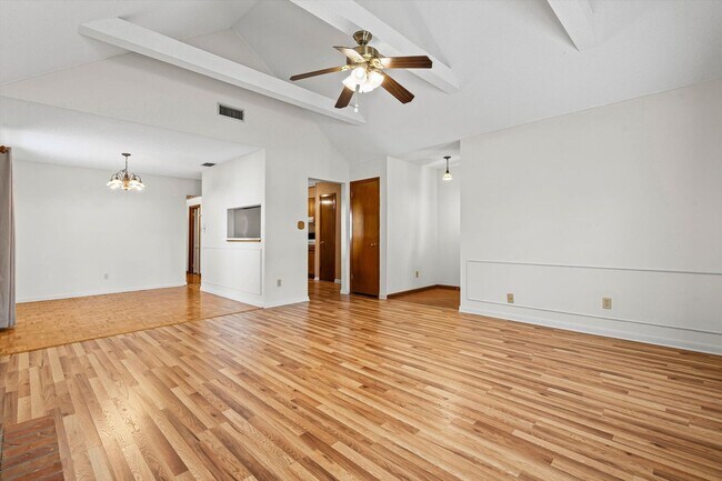 Building Photo - Charming Fairhope Home for Rent – Convenie...