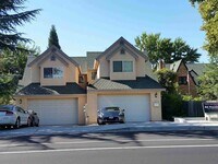 Building Photo - 3 Bedroom 3 1/2 Bath in hte Heart of Carmichael