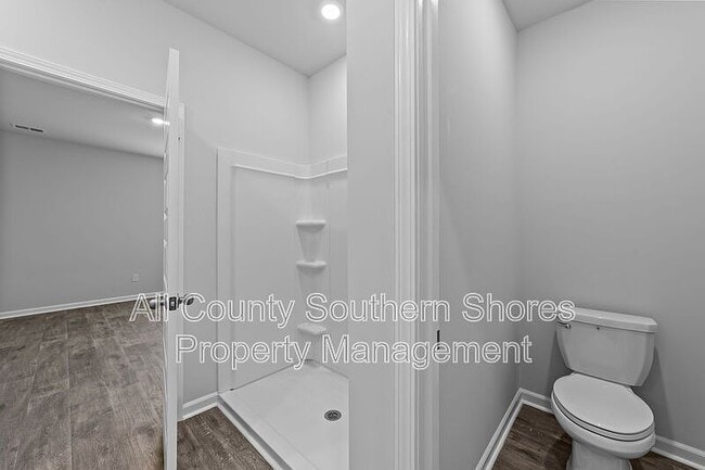 Building Photo - 136 Talladega Dr