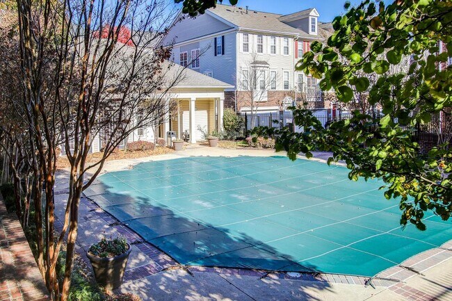 Building Photo - 8114 Anna Ct