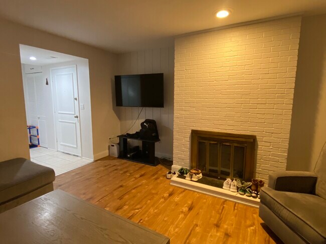 Building Photo - 229 Bacon Pond Rd