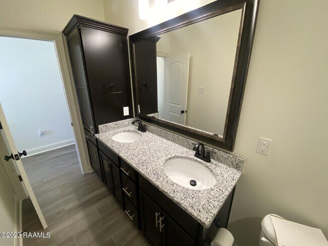 Building Photo - 103 Tenor St