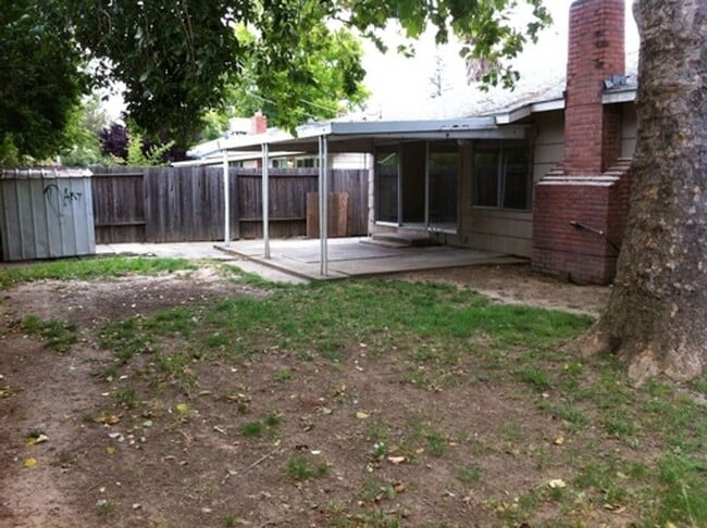 Building Photo - Spacious 3BR/2BA Home in South Sacramento