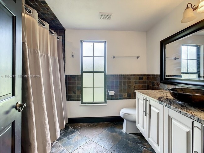 Building Photo - 2261 Mariner Cove